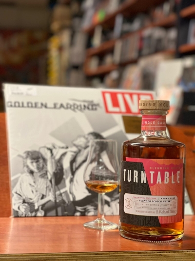 packshot TURNTABLE-  RADAR LOVE  SINGLE CASK BLENDED WHISKY – EXCLUSIVELY FOR NL